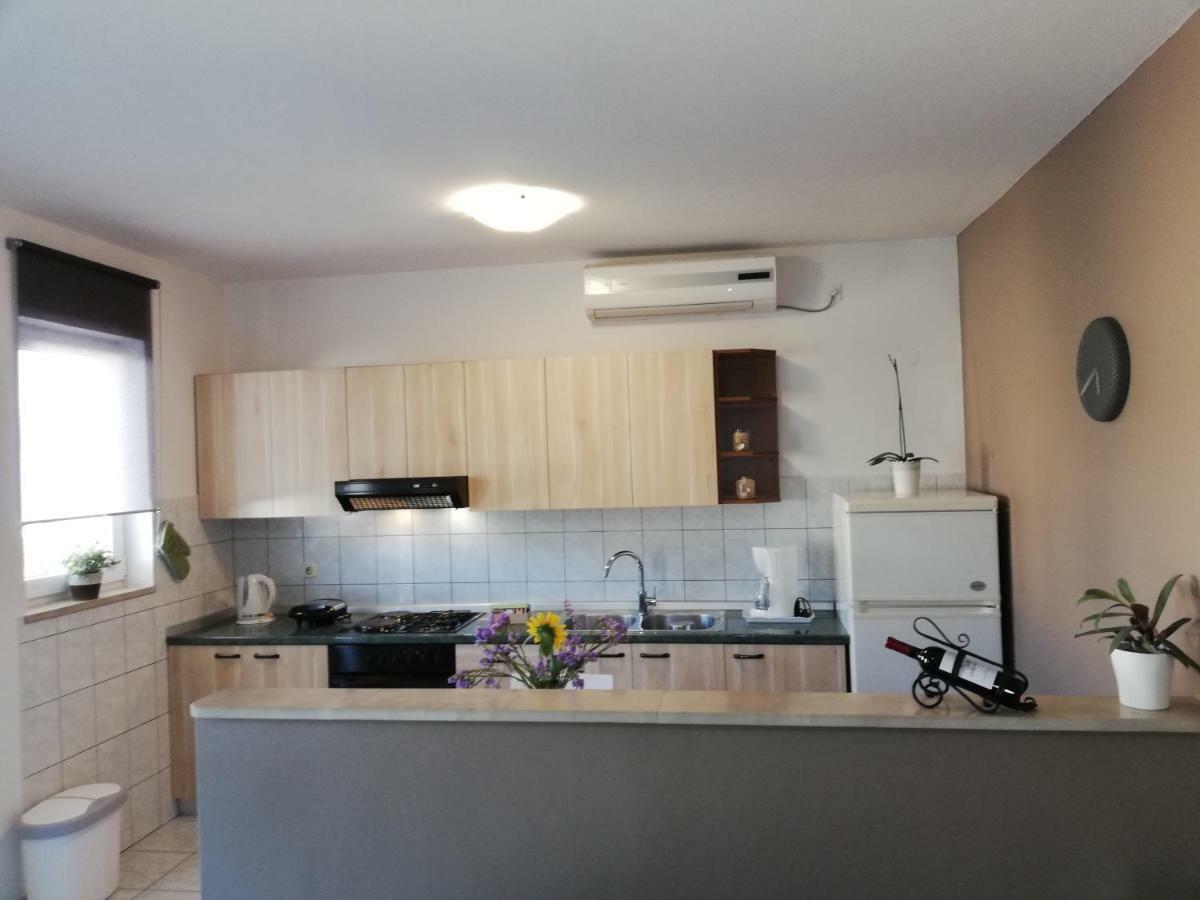 Apartman Katica Banjol Exteriér fotografie
